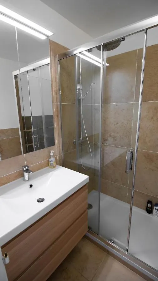 Spacieux Appartement Avec Balcons, 4 Chambres, Espace & Confort, Centre Gare Rennes