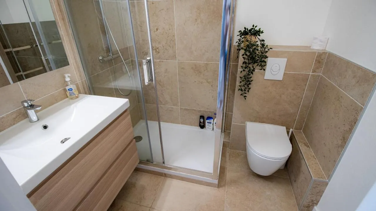 Spacieux Appartement Avec Balcons, 4 Chambres, Espace & Confort, Centre Gare Rennes 0*,  France